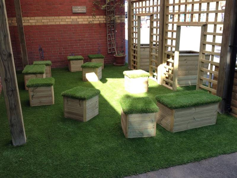Small Moveable Artificial Grass-Topped Seat